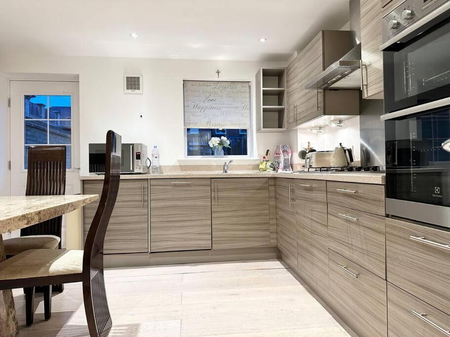 Serene Home Ideally Connected To Central London 布罗姆利 外观 照片