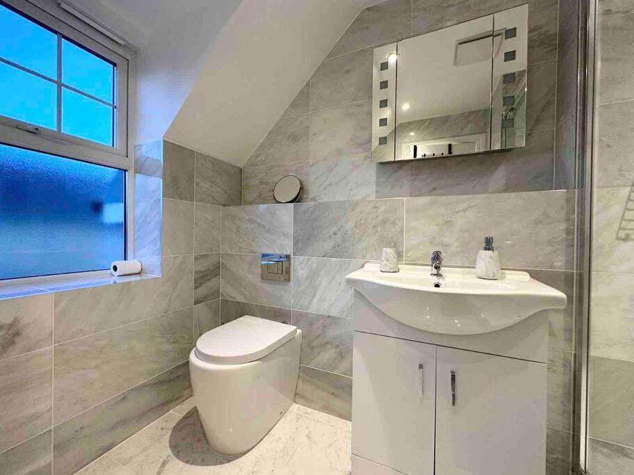 Serene Home Ideally Connected To Central London 布罗姆利 外观 照片